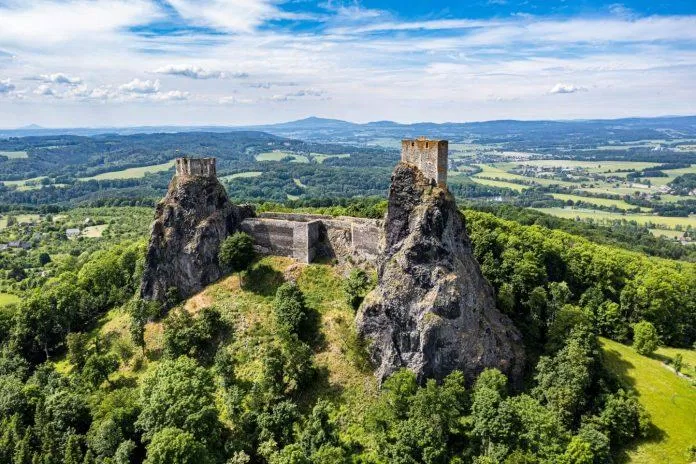 Lâu đài Trosky tại Cộng hòa Séc (Ảnh: Internet)