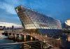 Kể từ khi ra mắt công chúng vào năm 2010, tổ hợp Marina Bay Sands gồm nhà hát, khách sạn, nhà hàng, những cửa hiệu nổi tiếng,... đã trở thành một địa điểm mang dấu ấn mạnh mẽ mỗi khi nhắc đến Singapore