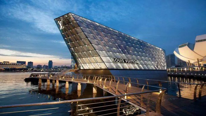 Kể từ khi ra mắt công chúng vào năm 2010, tổ hợp Marina Bay Sands đã trở thành một địa điểm mang dấu ấn mạnh mẽ mỗi khi nhắc đến Singapore (Ảnh: Internet) Kể từ khi ra mắt công chúng vào năm 2010, tổ hợp Marina Bay Sands đã trở thành một địa điểm mang dấu ấn mạnh mẽ mỗi khi nhắc đến Singapore (Ảnh: Internet)