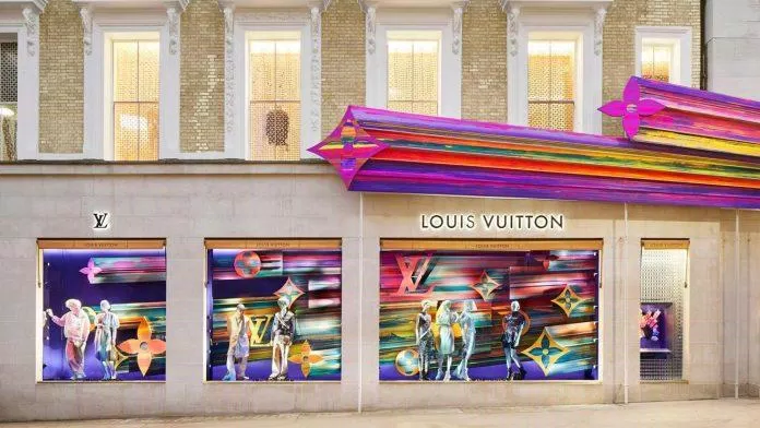 Sau khoảng thời gian đóng cửa để cải tạo, cửa hàng Louis Vuitton tại phố New Bond (Anh) đã trở lại với diện mạo thu hút mọi ánh nhìn vào tháng 10/2019 (Ảnh: Internet)