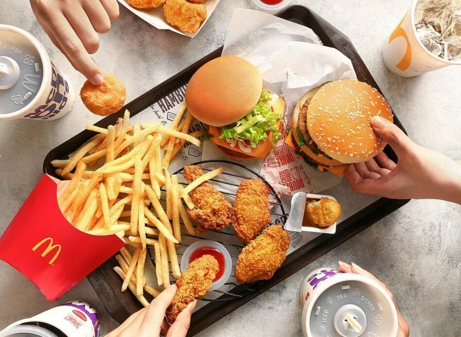 McDonald's thất bại vì không phù hợp với văn hóa ăn uống của người Việt (Ảnh: McDonald's Vietnam) Hành trình đầy gian nan của McDonald’s chinh phục người tiêu dùng Việt Nam bài học kinh doanh chiến lược kinh doanh chuỗi thức ăn nhanh đồ ăn nhanh hành trình kinh doanh kinh doanh nhượng quyền lý do McDonalds người tiêu dùng thất bại thị trường thức ăn thức ăn nhanh thương hiệu Việt Nam