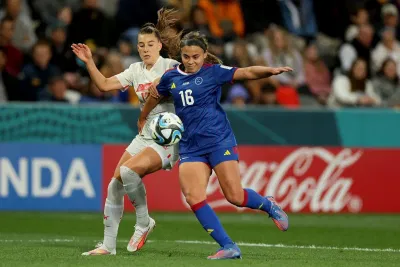 Các cô gái New Zealand vất vả đi tìm kiếm bàn thắng (nguồn ảnh: FIFA) Các cô gái New Zealand vất vả đi tìm kiếm bàn thắng (nguồn ảnh: FIFA)