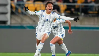 Sarina ăn mừng sau khi ghi bàn vào lưới New Zealand (nguồn ảnh: FIFA) Sarina ăn mừng sau khi ghi bàn vào lưới New Zealand (nguồn ảnh: FIFA)