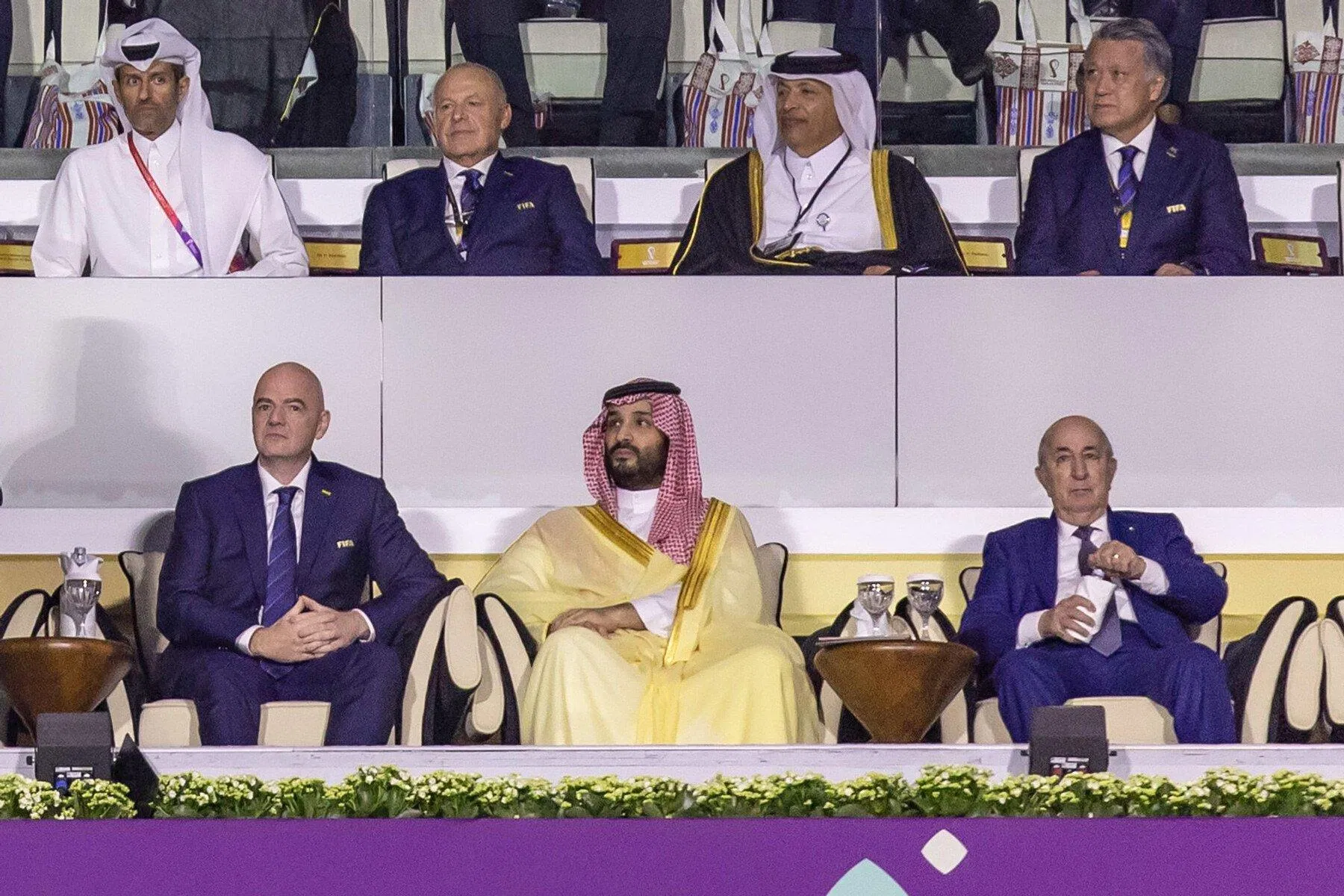 Thái tử Bin Salman ngồi cạnh chủ tịch FIFA Infantino (Ảnh: Internet) Thái tử Bin Salman ngồi cạnh chủ tịch FIFA Infantino (Ảnh: Internet)