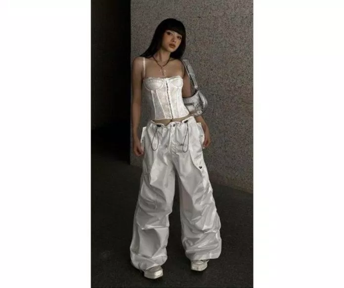 Ton sur ton cùng với outfits trắng cho bạn nào thích nổi bật