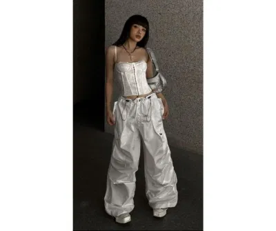 Ton sur ton cùng với outfits trắng cho bạn nào thích nổi bật