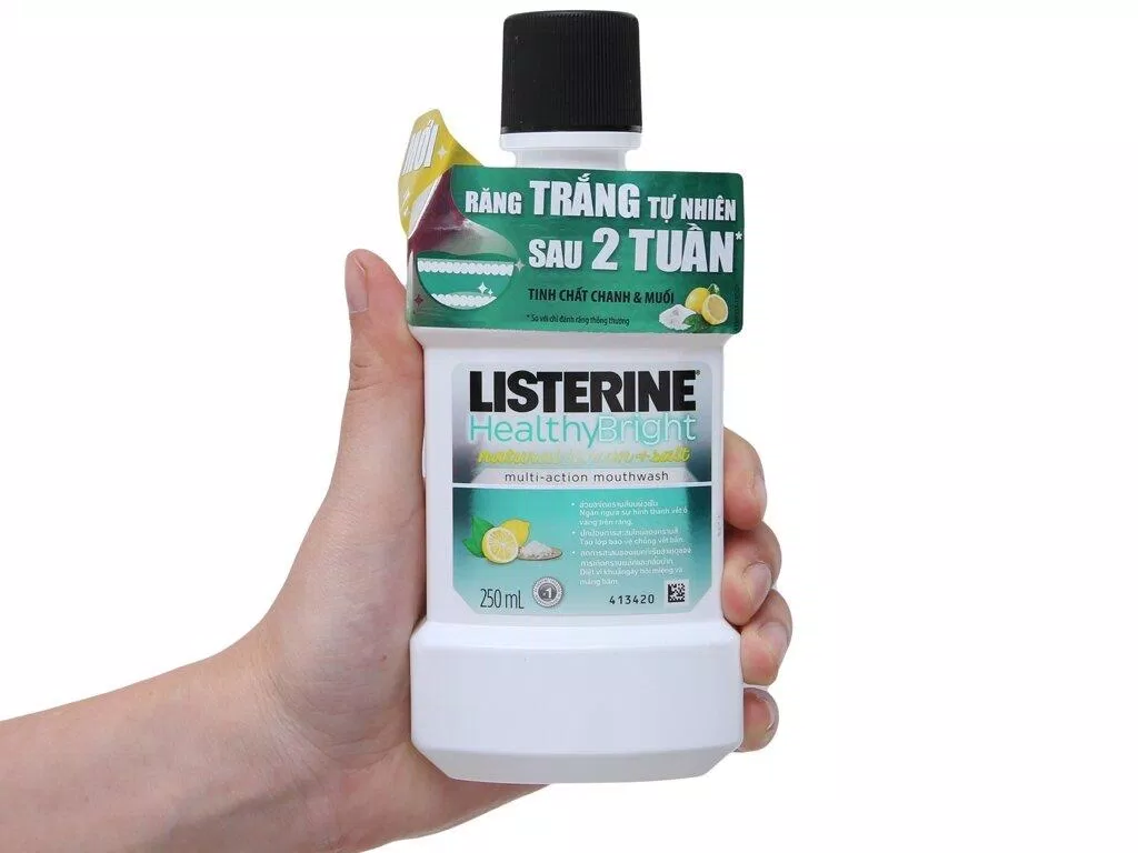 Để tạo sự khác biệt với đối thủ cạnh tranh, các marketer của Listerine đã sáng tạo slogan đầy táo bạo, nhấn mạnh vào hương vị khó chịu của sản phẩm (Ảnh: Internet)