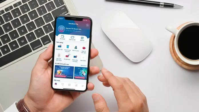 Giờ đây khách hàng hoàn toàn chủ động trong các thao tác được thực hiện dễ dàng thông qua iPay 5.0, mà không cần phải tới quầy giao dịch (Ảnh: Internet) Giờ đây khách hàng hoàn toàn chủ động trong các thao tác được thực hiện dễ dàng thông qua iPay 5.0, mà không cần phải tới quầy giao dịch (Ảnh: Internet)