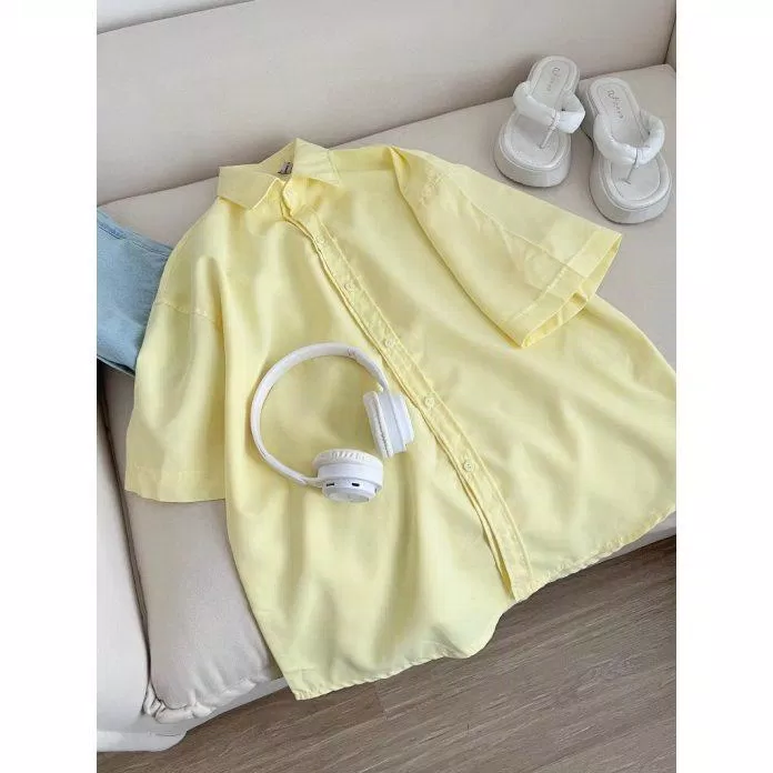 Kiểu sơ mi basic được ưa chuộng dạo gần đây (Nguồn: Internet) Kiểu sơ mi basic được ưa chuộng dạo gần đây (Nguồn: Internet)