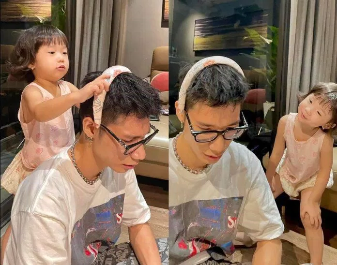 Cô bé tinh nghịch thắt nơ, cài tóc cho rapper MCK (Nguồn: Internet) Cô bé tinh nghịch thắt nơ, cài tóc cho rapper MCK (Nguồn: Internet)