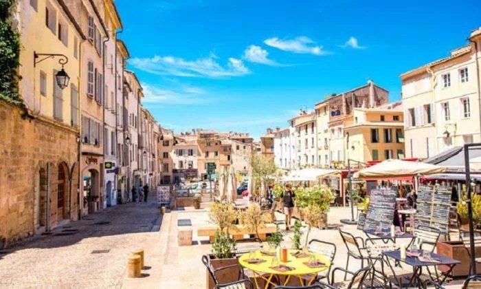 Aix-en-Provence - nguồn: Internet Aix-en-Provence - nguồn: Internet