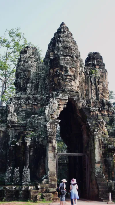 Những mặt đá ở Angkor Wat thể hiện tài điêu khắc của người cổ đại – Nguồn: Internet Những mặt đá ở Angkor Wat thể hiện tài điêu khắc của người cổ đại – Nguồn: Internet