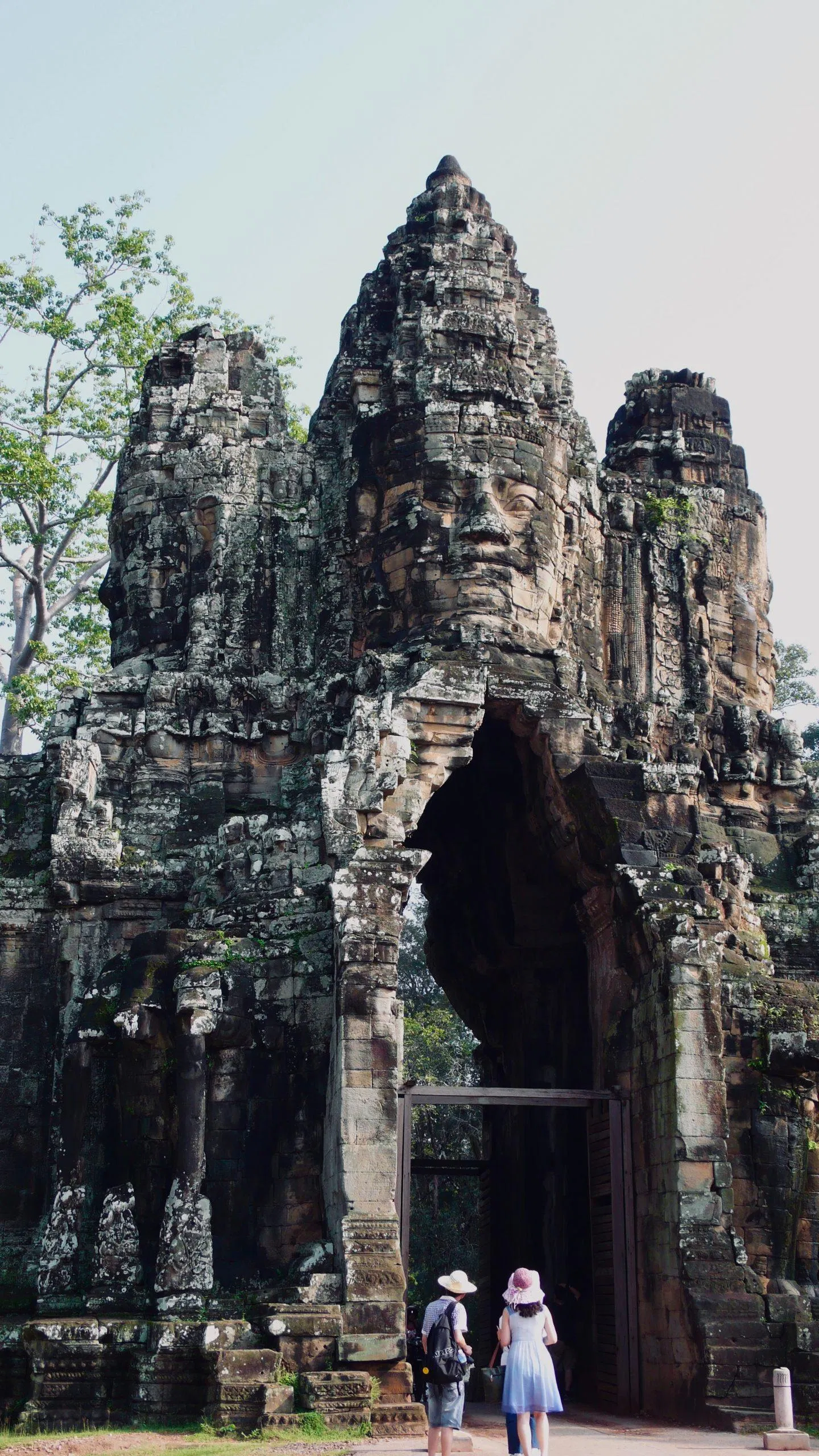 Những mặt đá ở Angkor Wat thể hiện tài điêu khắc của người cổ đại – Nguồn: Internet