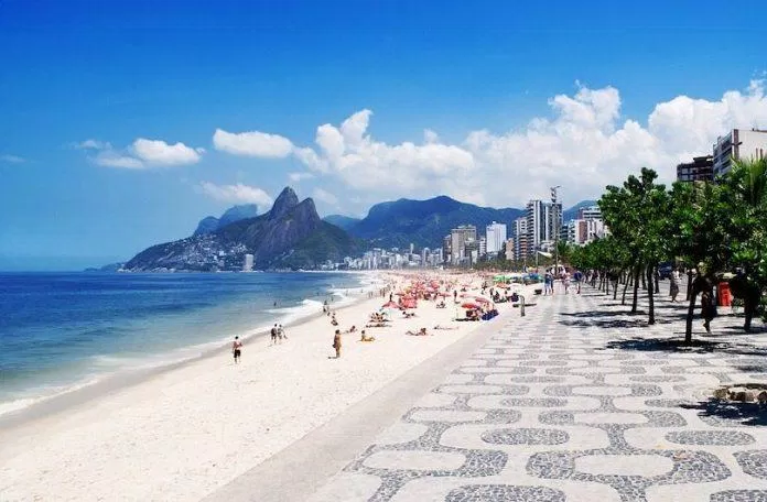 Bãi biển Ipanema - nguồn: Internet Bãi biển Ipanema - nguồn: Internet