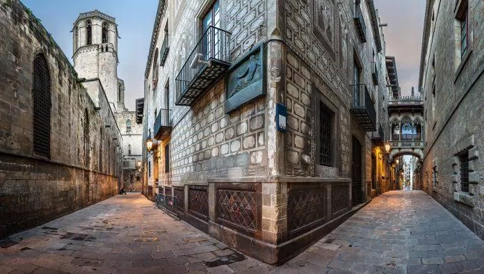 Bairro Gòtic (Khu phố Cổ) - nguồn: Internet Bairro Gòtic (Khu phố Cổ) - nguồn: Internet