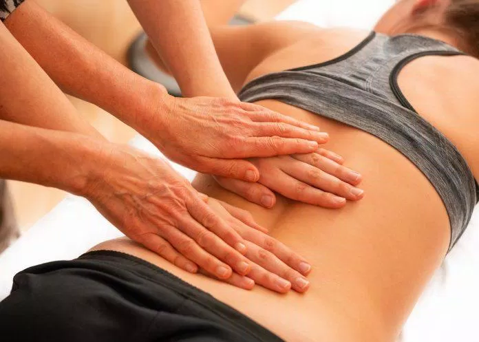 Yoga giúp ngăn ngừa đau lưng hiệu quả. (Nguồn: Internet) Yoga giúp ngăn ngừa đau lưng hiệu quả. (Nguồn: Internet)