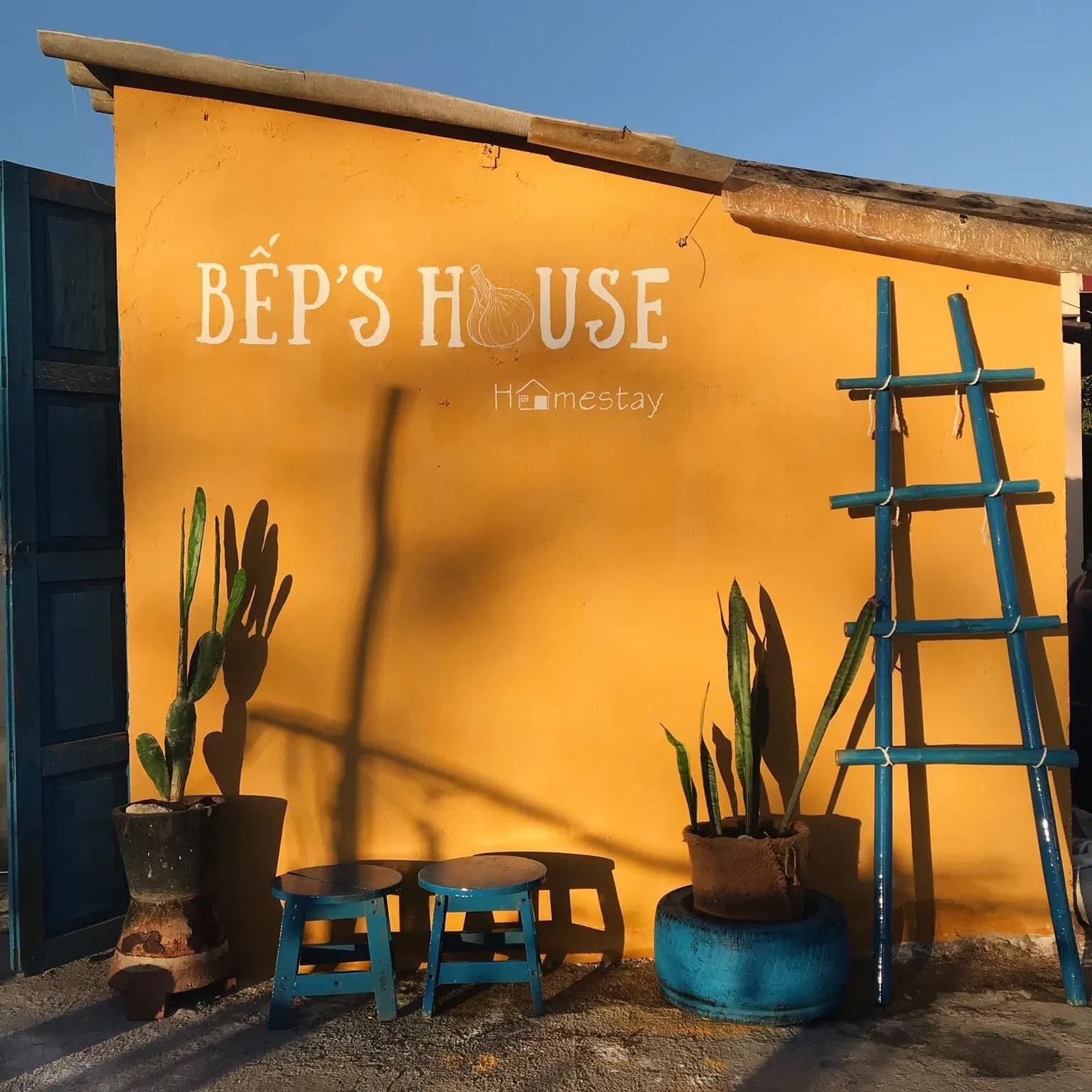 Bếp's House Homestay (Nguồn: Internet) Khám phá địa điểm du lịch đảo Lý Sơn - viên ngọc sáng của Quảng Ngãi alabin homestay bếp s house homestay cao cảnh homestay chùa Đục cổng tò vò cột cờ lý sơn Du lịch du lịch đảo Lý Sơn đảo Lý Sơn Đảo Lý Sơn Quảng Ngãi địa điểm du lịch địa điểm du lịch đảo Lý Sơn gió biển homestay hang câu Homestay lý sơn bungalow mùa hè nhà thờ Lý Sơn