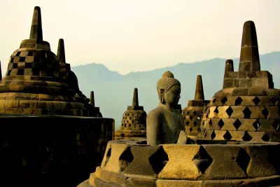 Bình minh ở Borobudur – Nguồn: Internet Bình minh ở Borobudur – Nguồn: Internet