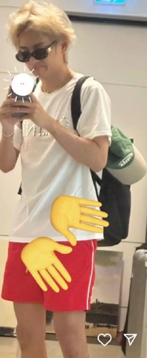 Ảnh selfie được V cập nhật trên Instagram (Ảnh: Internet)