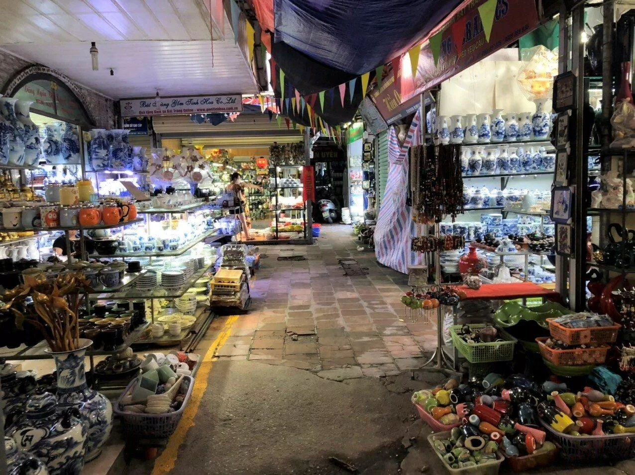 Chợ gốm Bát Tràng (Nguồn: Internet) Chợ gốm Bát Tràng (Nguồn: Internet)