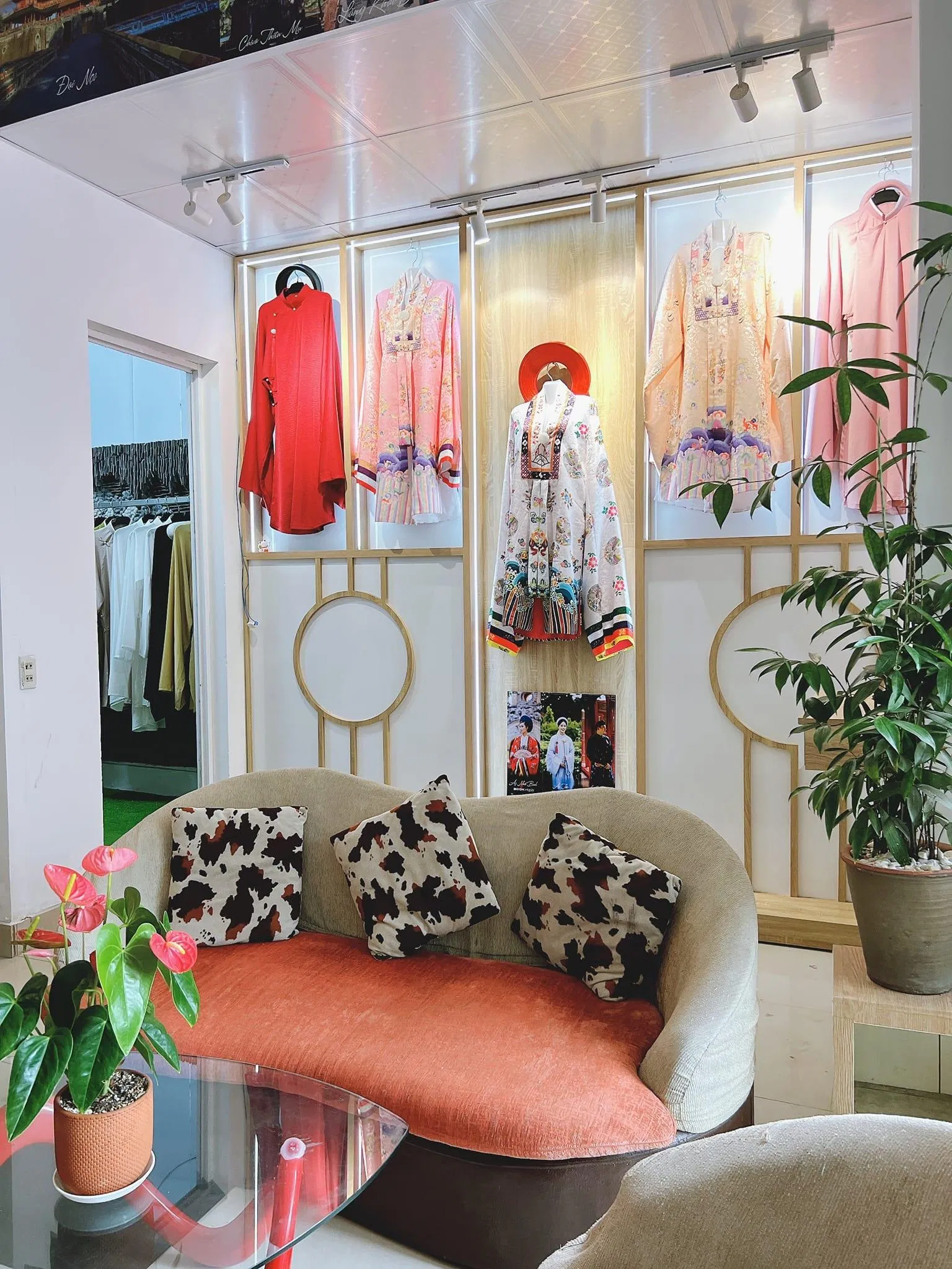 Cổ Phục Cung Đình Huế HoaDang (Nguồn: internet) Cổ Phục Cung Đình Huế HoaDang (Nguồn: internet)