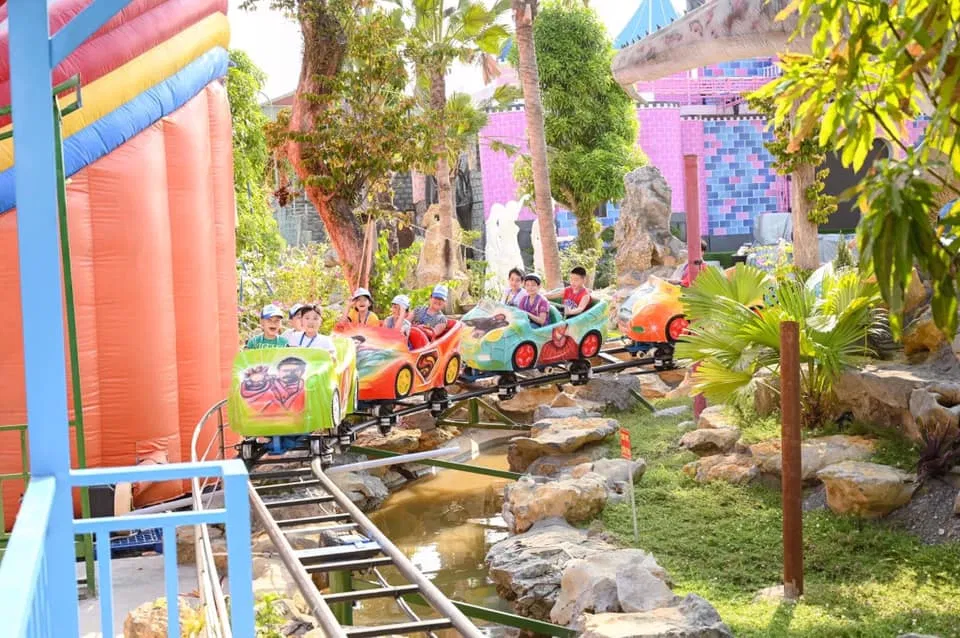 Trải nghiệm các trò chơi hấp dẫn tại công viên khủng long Ninh Bình (Nguồn: Internet) Trải nghiệm các trò chơi hấp dẫn tại công viên khủng long Ninh Bình (Nguồn: Internet)