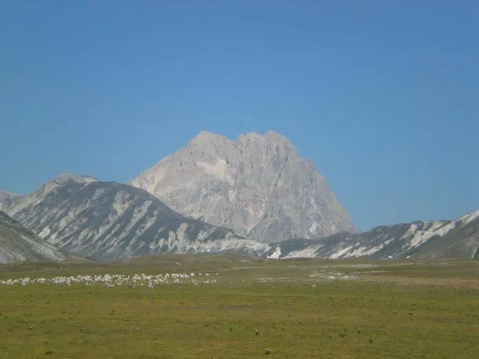 Công viên Quốc gia Gran Sasso e Monti della Laga (Ảnh: Internet) Công viên Quốc gia Gran Sasso e Monti della Laga (Ảnh: Internet)