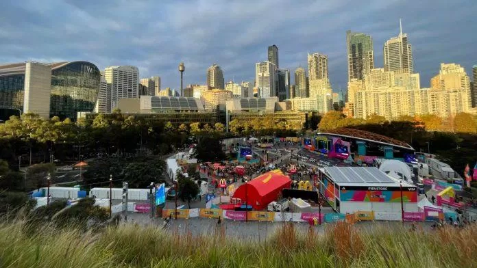 Các biểu ngữ nhiều màu sắc được treo tại Fan site ở Sydney, Úc - Nguồn: Internet Các biểu ngữ nhiều màu sắc được treo tại Fan site ở Sydney, Úc - Nguồn: Internet