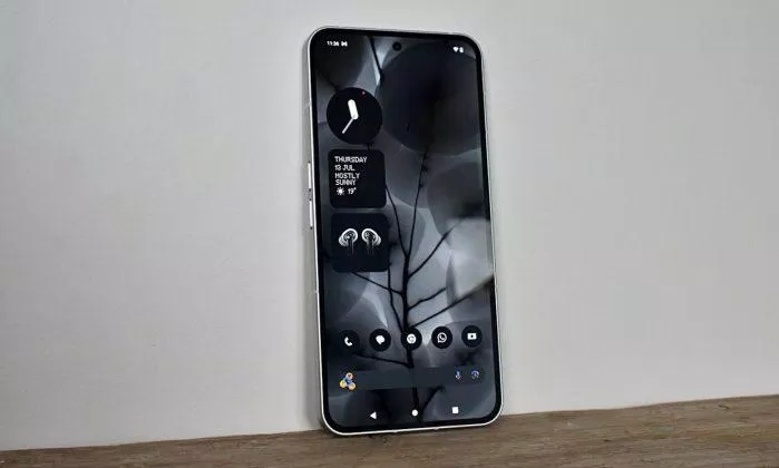 Mặt trước của điện thoại Nothing Phone 2 (Ảnh: Internet) Mặt trước của điện thoại Nothing Phone 2 (Ảnh: Internet)