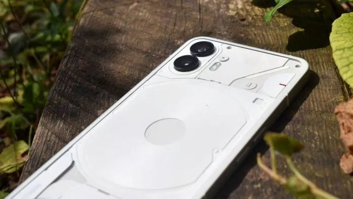 Cụm ống kính phía sau của Nothing Phone 2 (Ảnh: Internet) Cụm ống kính phía sau của Nothing Phone 2 (Ảnh: Internet)