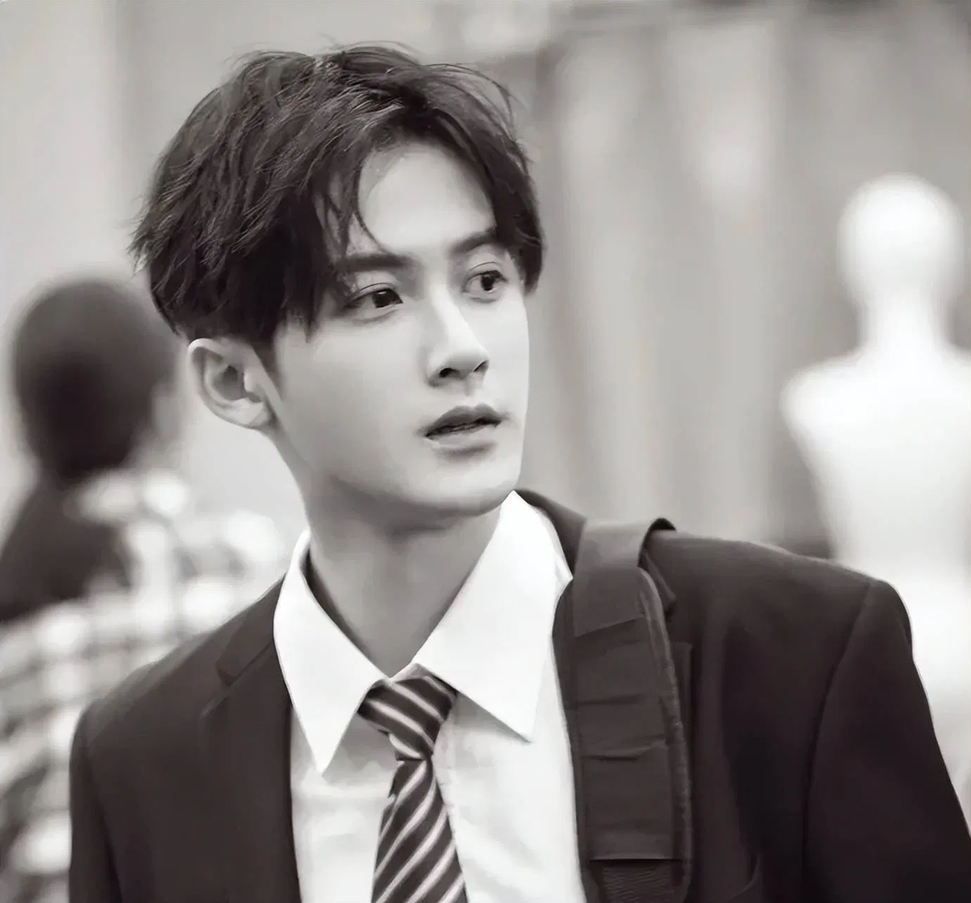 9 điều về Liễu 9 đầu Đàn Kiện Thứ đầy hề hước mà ít người biết đến cảm lạnh Dương Tử đam mê đàn kiện thứ Đàn Kiện Thứ phim fun fact lão hóa nhóm nhạc nổi tiếng phim Đàn Kiện Thứ ra mắt thư tình tiểu sử Đàn Kiện Thứ