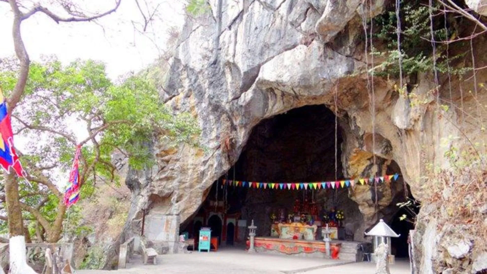 Động Kính Chủ (Nguồn: Internet) Động Kính Chủ (Nguồn: Internet)