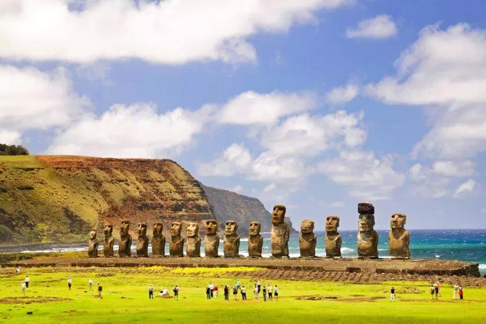 Easter Island (Rapa Nui) - nguồn: Internet Easter Island (Rapa Nui) - nguồn: Internet