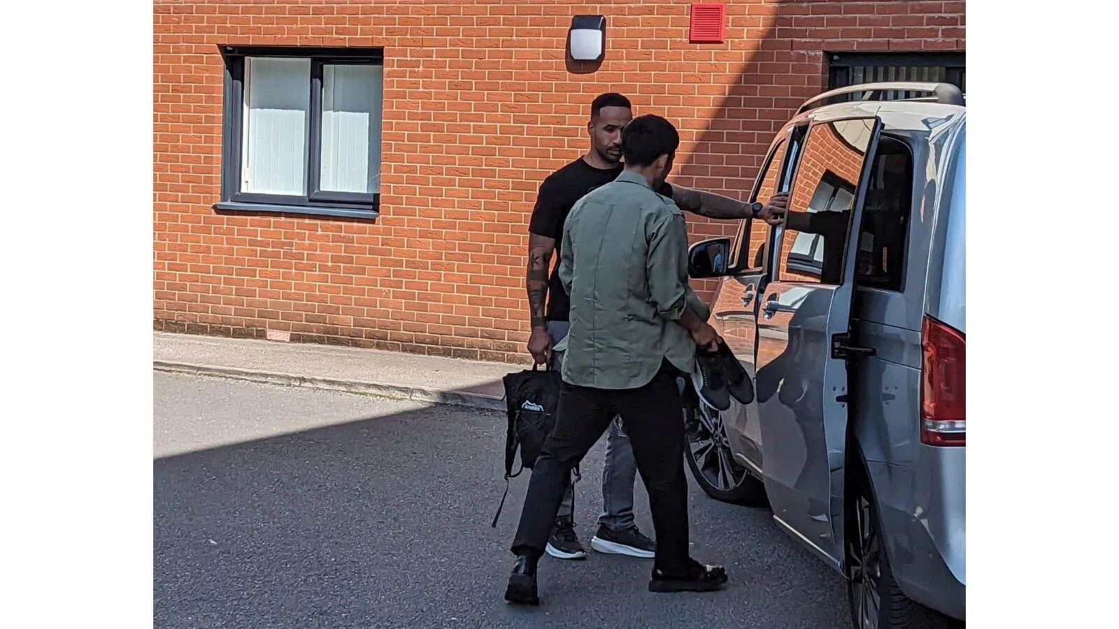 Wataru Endo đã di chuyển đến Liverpool để kiểm tra y tế (nguồn ảnh: Internet) Wataru Endo đã di chuyển đến Liverpool để kiểm tra y tế (nguồn ảnh: Internet)