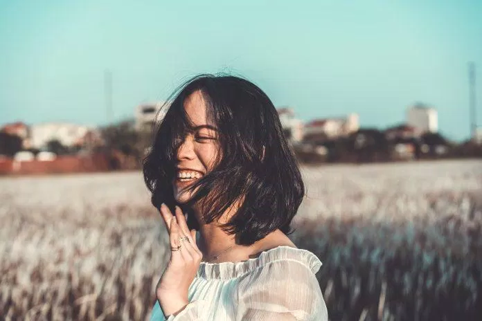Một nụ cười bằng mười thang thuốc bổ. (Nguồn: Internet) Một nụ cười bằng mười thang thuốc bổ. (Nguồn: Internet)