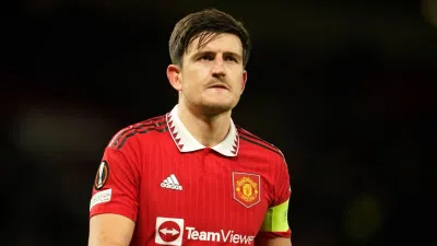 Huấn luyện viên của West Ham hứa sẽ để Harry Maguire ra sân thường xuyên nếu anh chịu giảm lương (nguồn ảnh: Internet) Huấn luyện viên của West Ham hứa sẽ để Harry Maguire ra sân thường xuyên nếu anh chịu giảm lương (nguồn ảnh: Internet)