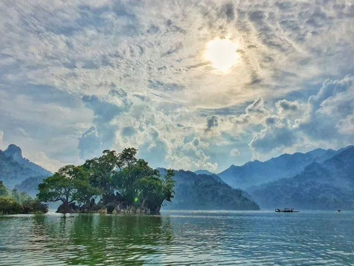 Hồ Ba Bể (Nguồn: Internet)