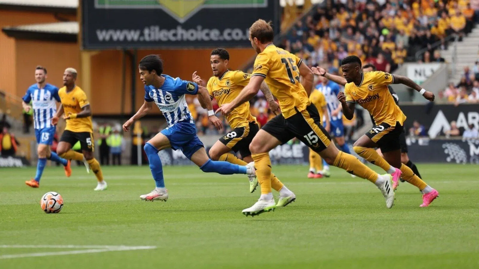 Mitoma vượt qua 4 hậu vệ của Wolves để ghi bàn cho Brighton (nguồn ảnh: Internet) Mitoma vượt qua 4 hậu vệ của Wolves để ghi bàn cho Brighton (nguồn ảnh: Internet)