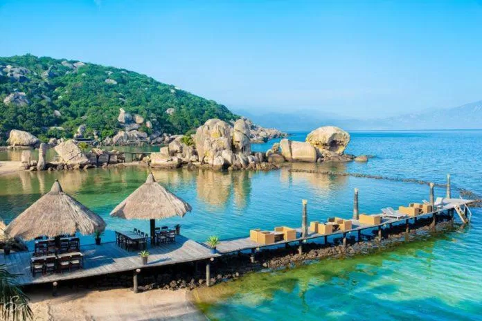 Khung cảnh thanh bình, làn nước trong xanh chính là những điểm khiến Bình Ba được yêu thích. Nguồn: Internet Khung cảnh thanh bình, làn nước trong xanh chính là những điểm khiến Bình Ba được yêu thích. Nguồn: Internet