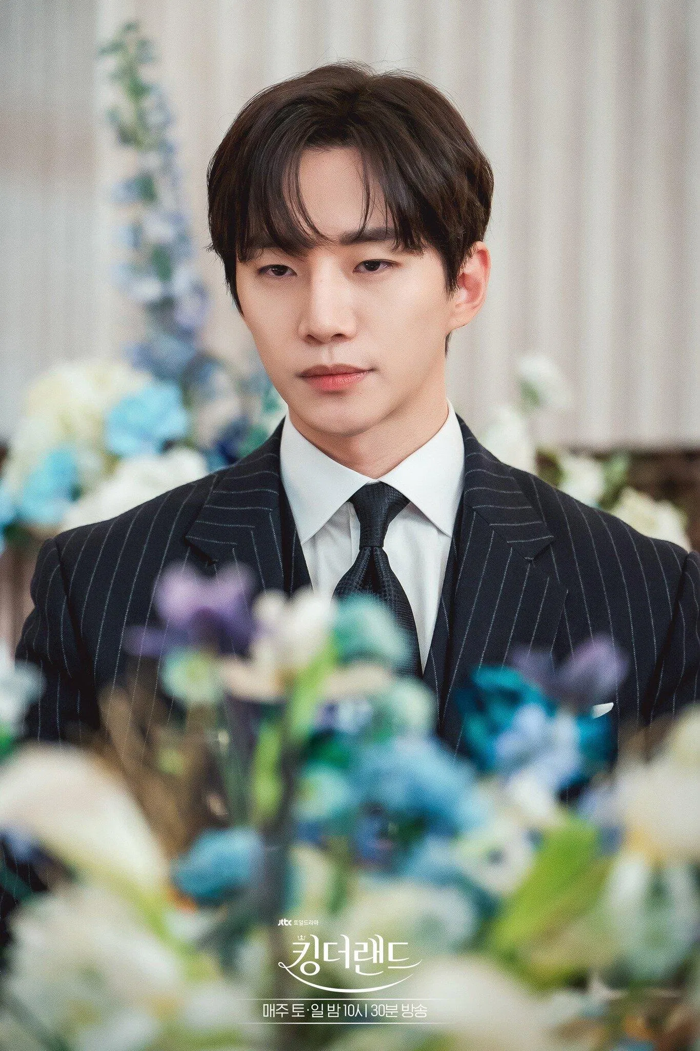 Gu Won với nhiều tổn thương tinh thần, khác xa với vẻ ngoài lạnh lùng, giàu có mà mọi người nghĩ về anh, (Nguồn: Internet)