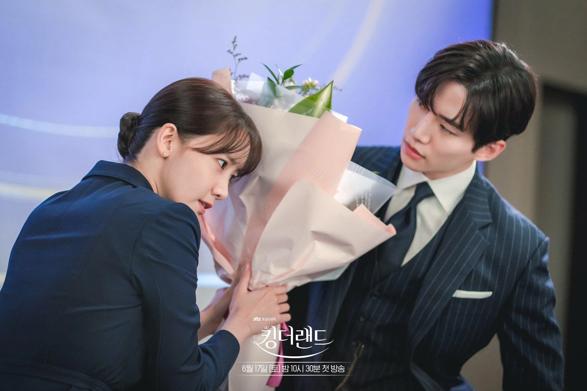 Gu Won bắt đầu phải lòng Sa Rang sau nhiều lần tiếp xúc, (Nguồn: Internet)