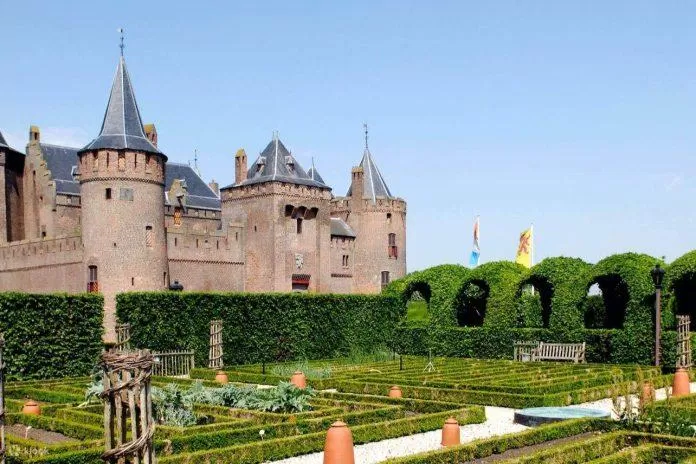 Lâu đài Muiderslot - nguồn: Internet Lâu đài Muiderslot - nguồn: Internet