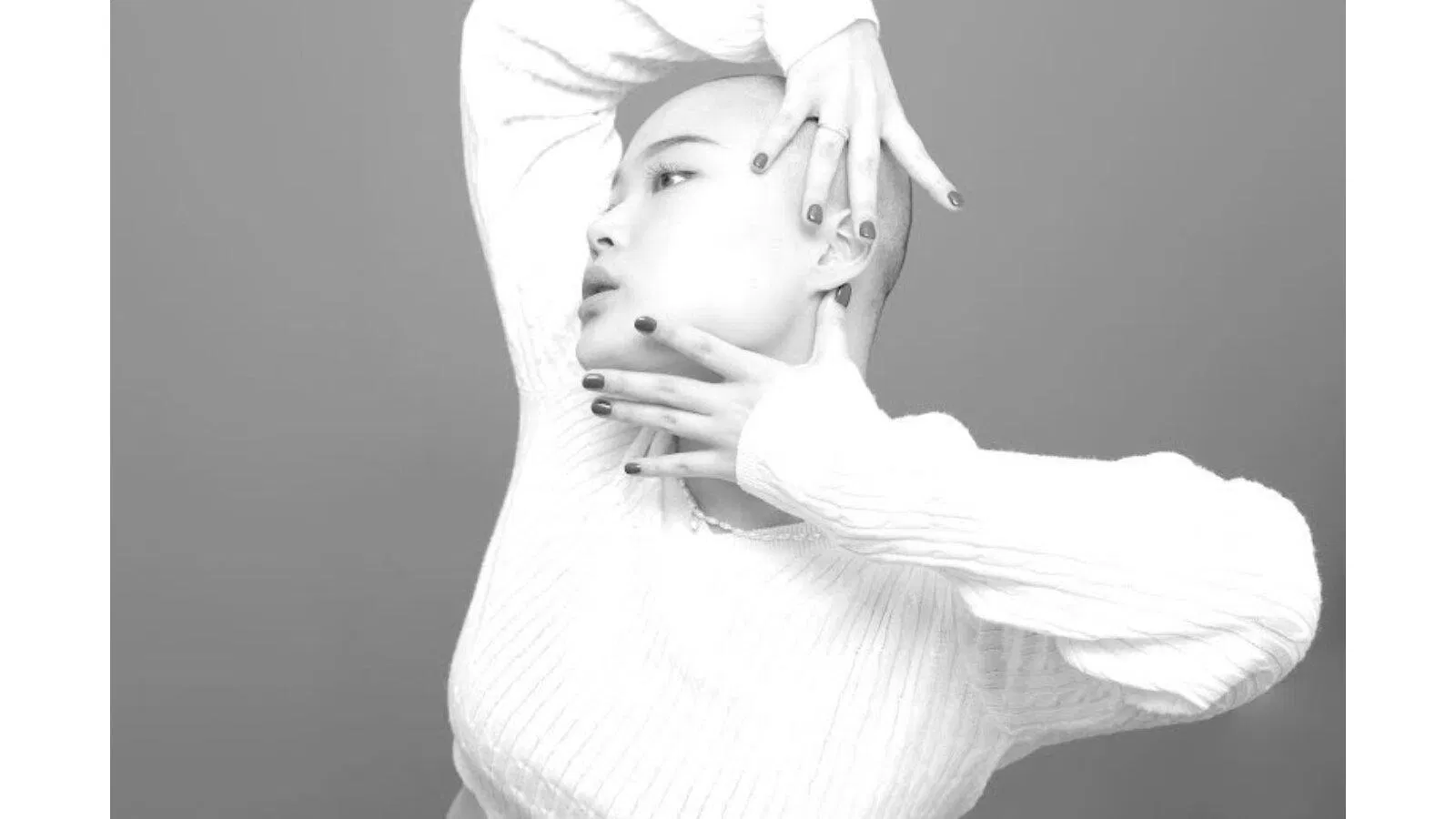 Lee Chaerin chia sẻ hình ảnh của bản thân qua Instagram (nguồn ảnh: diva__lavida)