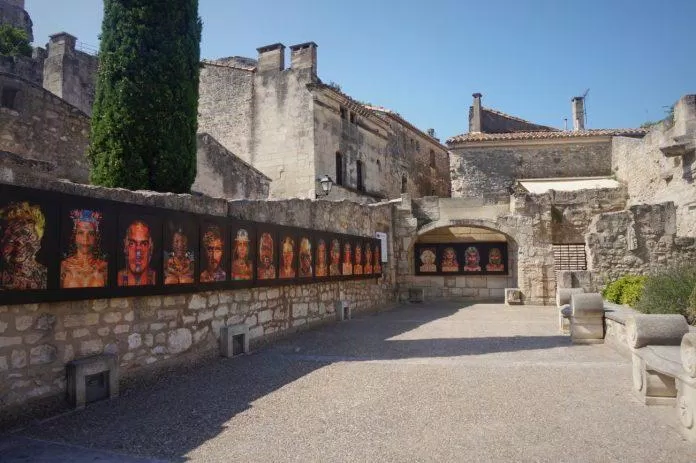 Les Baux-de-Provence - nguồn: Internet Les Baux-de-Provence - nguồn: Internet