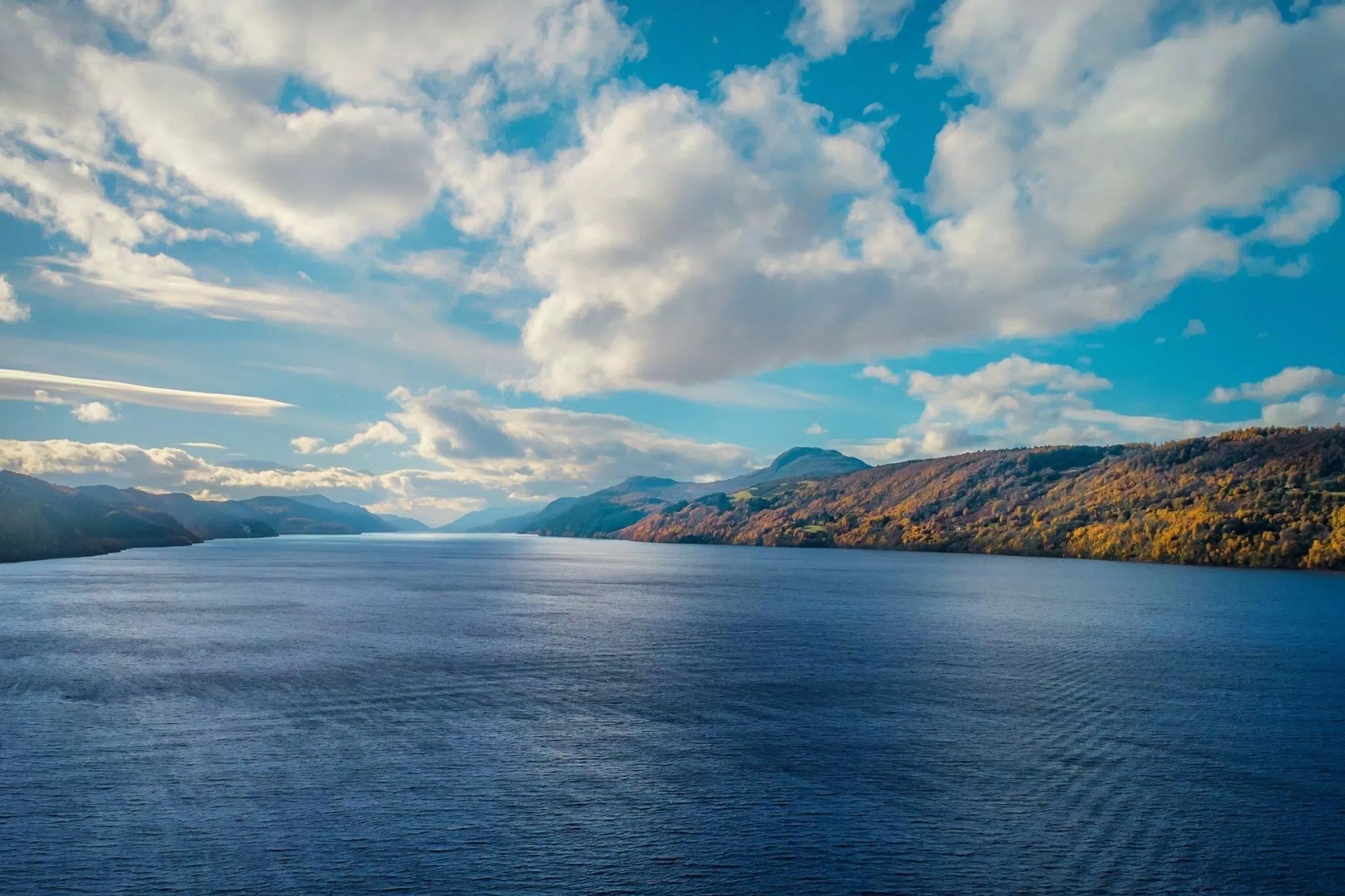 Hồ Loch Ness tại Scotland (Ảnh: Internet)