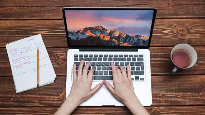 Những người sử dụng MacBook được cho là đẳng cấp hơn (Ảnh: Internet) Những người sử dụng MacBook được cho là đẳng cấp hơn (Ảnh: Internet)