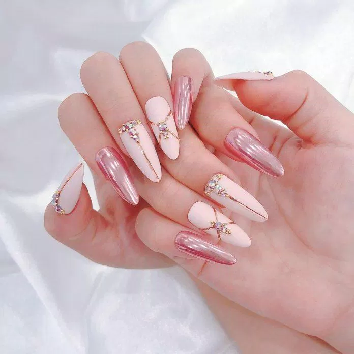 Mẫu nail cô dâu sang trọng nhất (Ảnh: Internet) Mẫu nail cô dâu sang trọng nhất (Ảnh: Internet)
