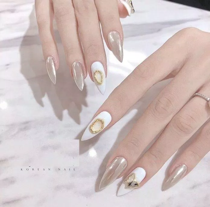 Mẫu nail cô dâu màu trắng đơn giản, thanh lịch (Ảnh: Internet) Mẫu nail cô dâu màu trắng đơn giản, thanh lịch (Ảnh: Internet)