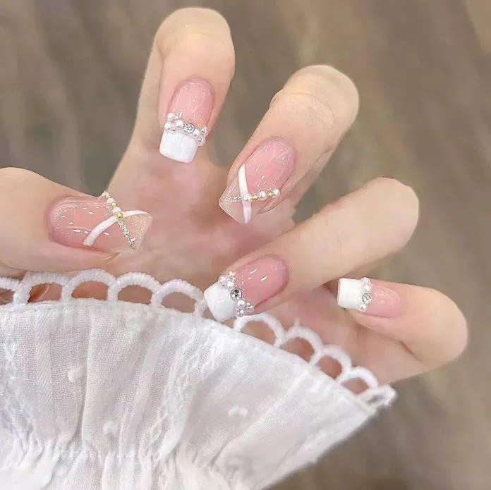 Mẫu nail cô dâu đẹp hot trend nhất 2023 (Ảnh: Internet)