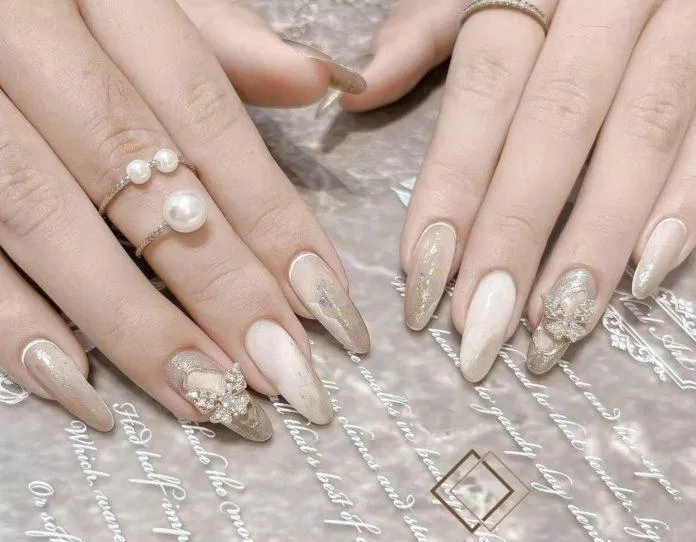 Mẫu nail cô dâu sang trọng nhất (Ảnh: Internet) Mẫu nail cô dâu sang trọng nhất (Ảnh: Internet)